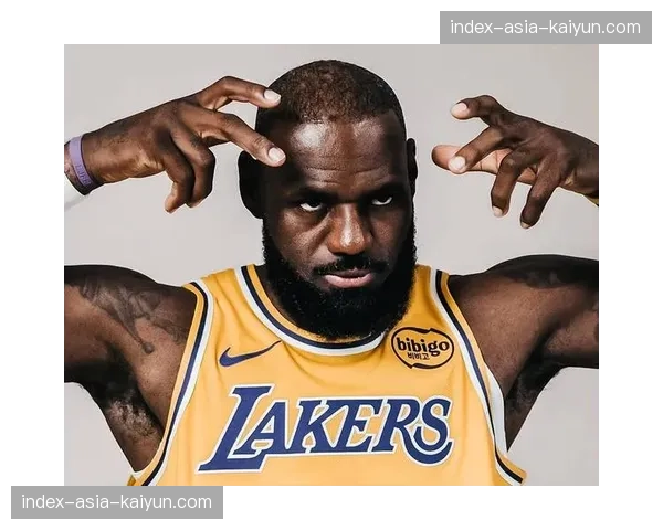 官方：勒布朗·詹姆斯因脚踝伤势将缺席未来两场客场比赛