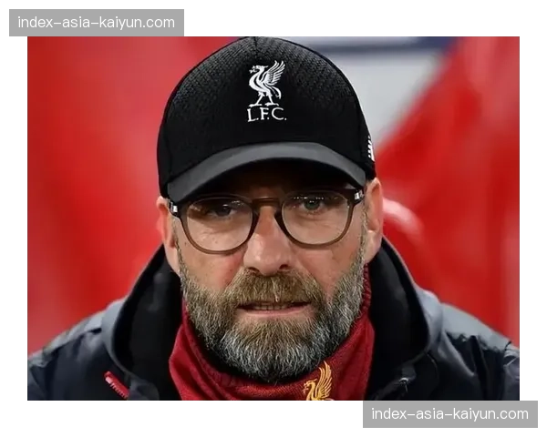 特写镜头：终场哨响，克洛普与安切洛蒂长时间握手交谈